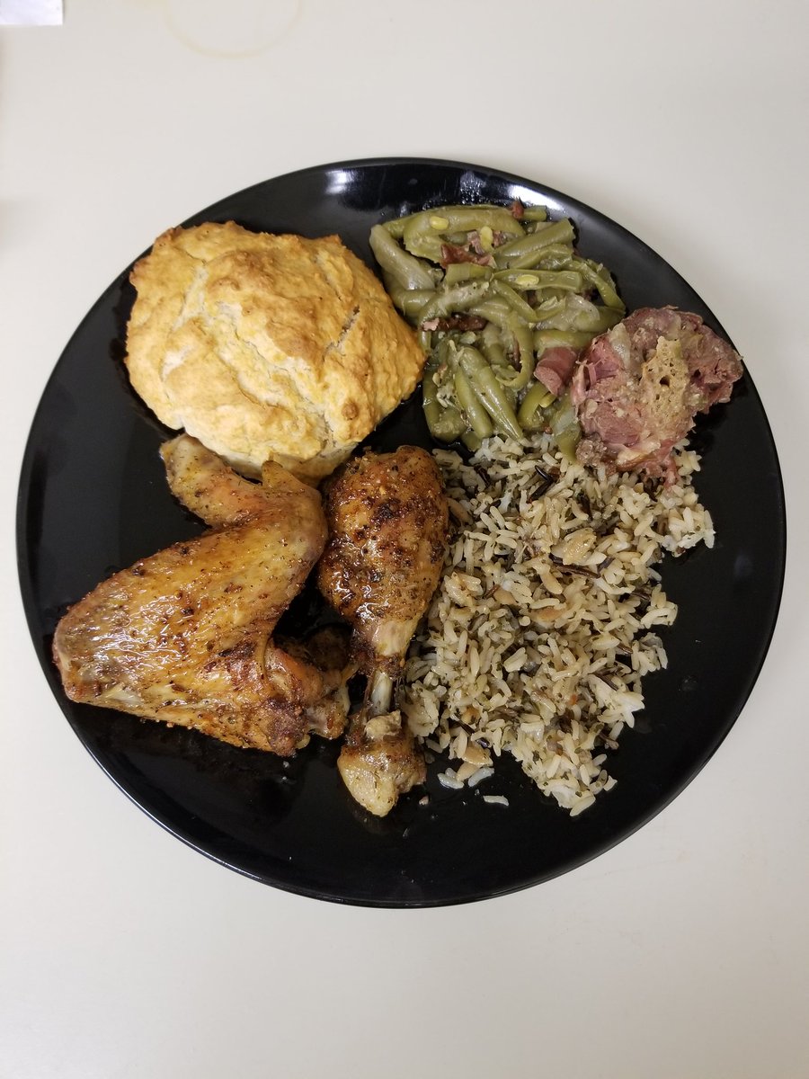 Brown & wild rice, marinated baked chicken, fresh string beans w/ smoked turkey, & biscuit. 

#GullahCuisine #LowCountryCooking #Geechee