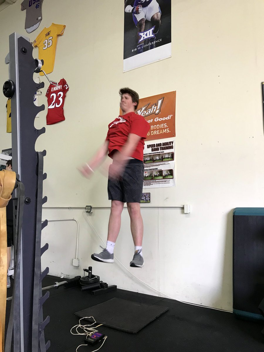TopSpeedLLC's tweet image. Congrats to BVHS athletes Mason Richman &amp;amp; @AndySimeroth1 for setting new vertical jump PRs today, each up ~5 inches. 

Also glad to welcome SMS DE/TE Logan Hartzell into the TopSpeed Athlete Development Program (seen here training alongside teammate Will Huggins, a KU🏈 commit).