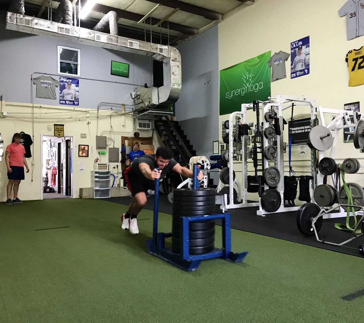 TopSpeedLLC's tweet image. Congrats to BVHS athletes Mason Richman &amp;amp; @AndySimeroth1 for setting new vertical jump PRs today, each up ~5 inches. 

Also glad to welcome SMS DE/TE Logan Hartzell into the TopSpeed Athlete Development Program (seen here training alongside teammate Will Huggins, a KU🏈 commit).
