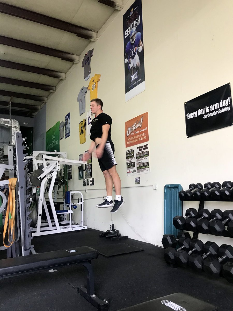 TopSpeedLLC's tweet image. Congrats to BVHS athletes Mason Richman &amp;amp; @AndySimeroth1 for setting new vertical jump PRs today, each up ~5 inches. 

Also glad to welcome SMS DE/TE Logan Hartzell into the TopSpeed Athlete Development Program (seen here training alongside teammate Will Huggins, a KU🏈 commit).