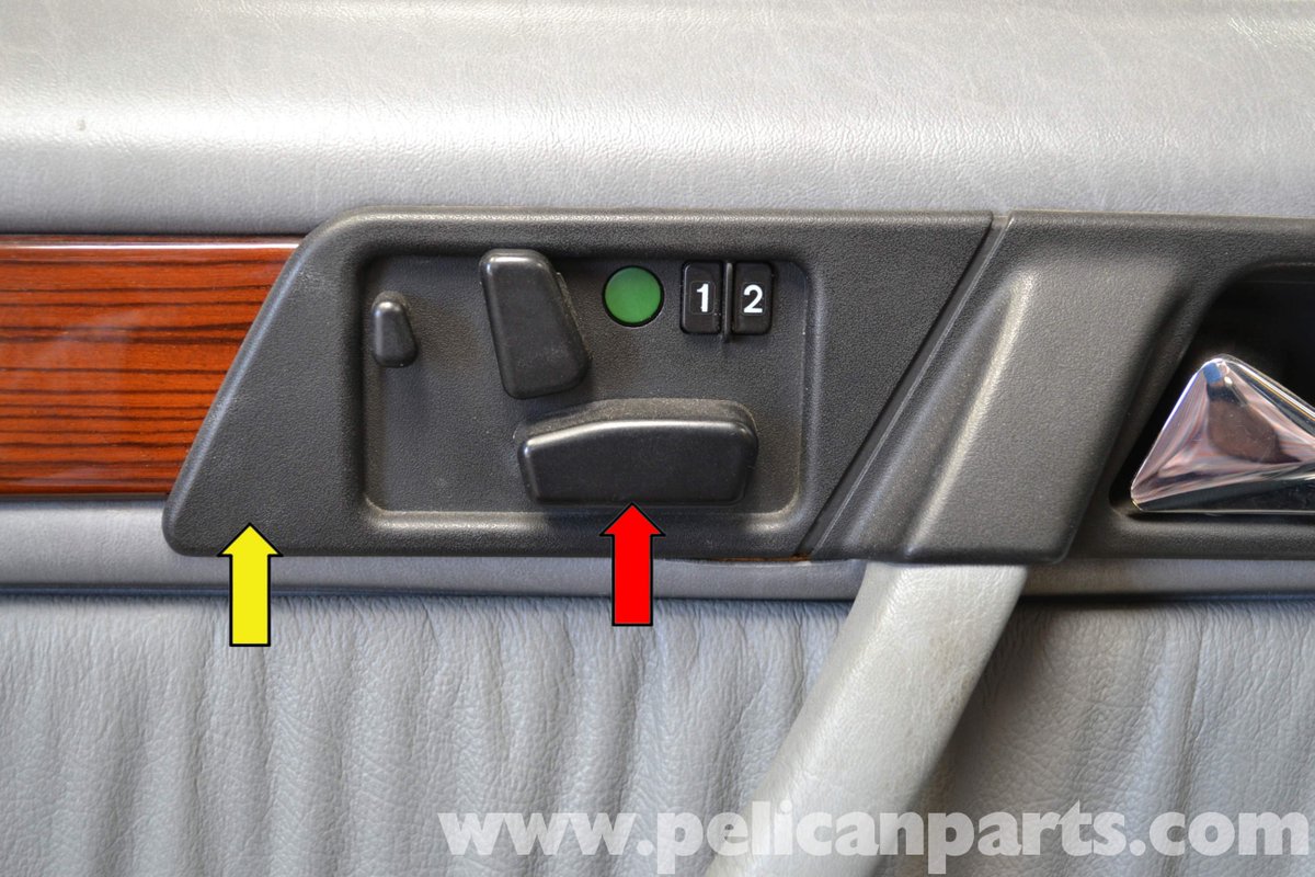 4/ Turns out that Mercedes of that era took a few different approaches to this panel, but all ensured that the by-touch-alone principle was adhered to. This is from a W201 190 E. Less refined than the panel from the 140, the buttons are still separated by size and shape.