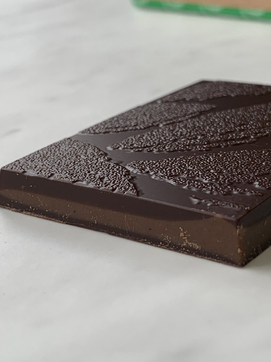 本日発売！
明治「ザチョコレート ジャンドゥーヤ」

香り豊かなヘーゼルナッツのジャンドゥーヤを、キレがある苦味のチョコレートと合わせてます。