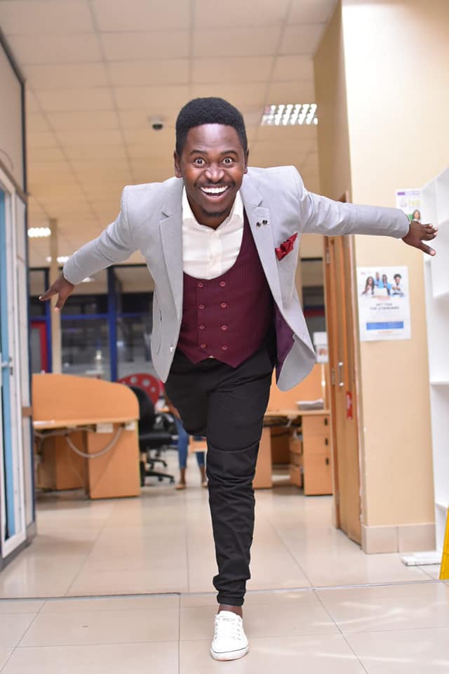 #ArtisticTuesday #ktnlifeandstyle 

"Don't worry be happy"

Catch <a href="/brian_aseli/">Brian Aseli</a> starting 7-9 A.M today. It takes music and art to make that start.