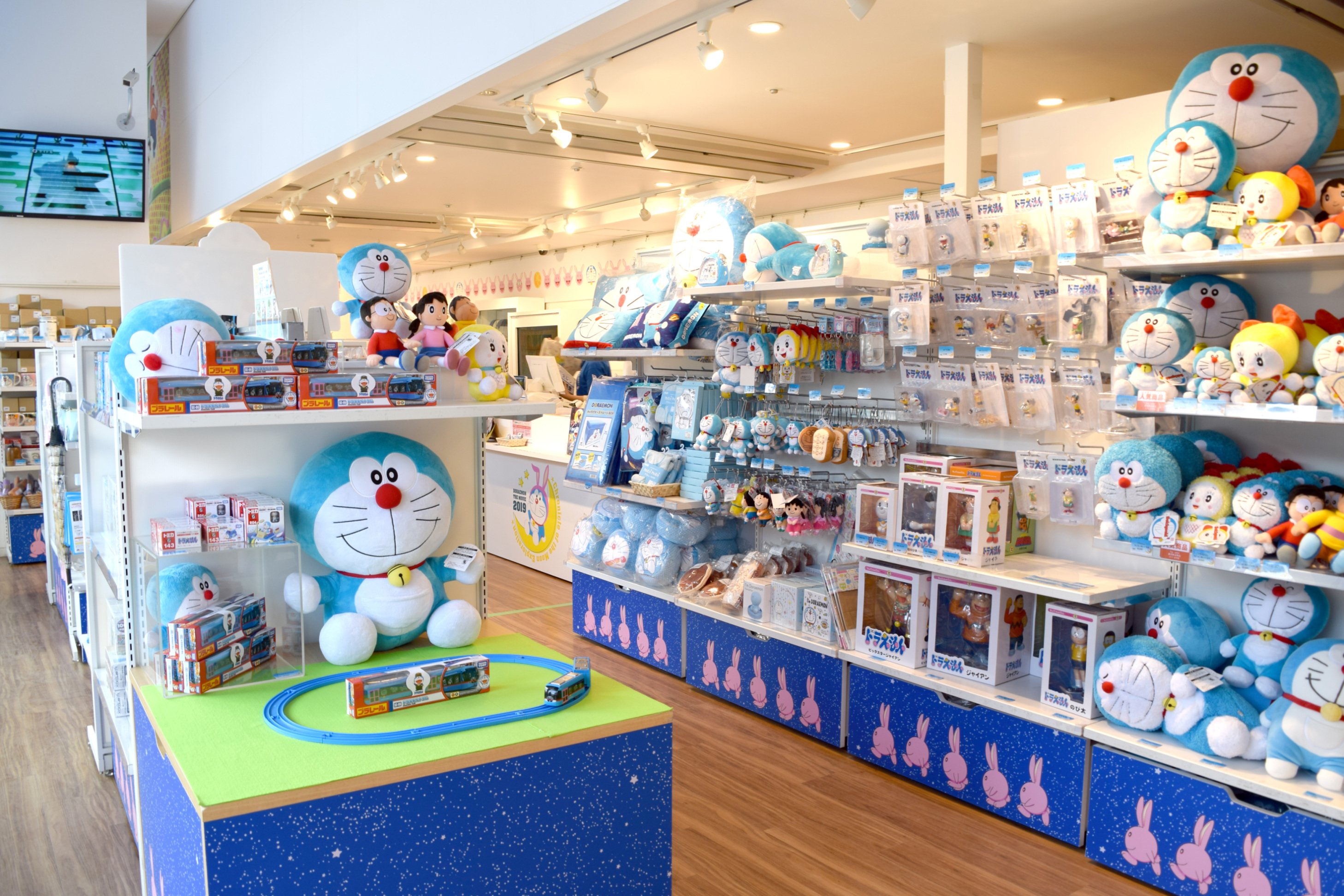 ドラえもん Popup Shop 東京ドームシティ店の開催は4月7日 日 まで 人気の映画商品のほかにもたくさんの商品をそろえておりますので まだ足を運んでいない方もぜひ遊びにきてくださいね 映画ドラ のび太の月面探査記 映画ドラえもん ドラえもん