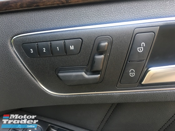8/ This first monstrosity is found in a W212 E-Class. The W203 C-Class threw the baby out with the bath water for a rotary memory control. And the most angry-making of all is this cheap circle jerk, found in the W211 E-Class.