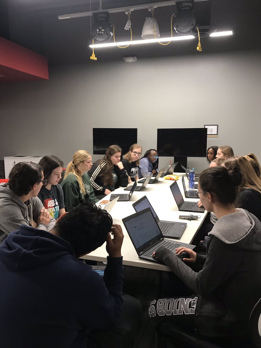 STAAlliedHealth's tweet photo. Cross collaboration happening today!  @STAAlliedHealth @TeamSISA, @STADigitalMedia , @STAexcels https://t.co/IaWAUbw7oz