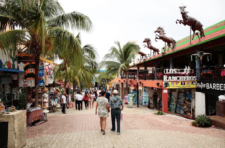Carib4Everyone's tweet photo. The streets are bursting with life! Where are you? #CaribbeanForEveryone #TravelCaribbean #CaribbeanLife https://t.co/BHyoXckCKz