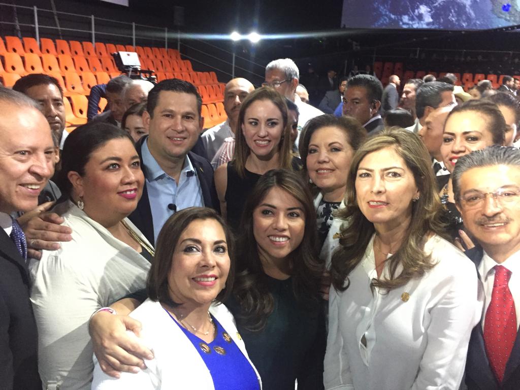 sarainunezceron's tweet photo. Estoy convencida del gran trabajo que realizará nuestro Gobernador @diegosinhue tras la presentación del #ProgramaDeGobiernoGTO, basta con ver los grandes resultados hasta la fecha a favor de los guanajuatenses ¡Trabajando unidos haremos más grande a #GTO! #GranFuturoGTO https://t.co/cmRmOLSeiM