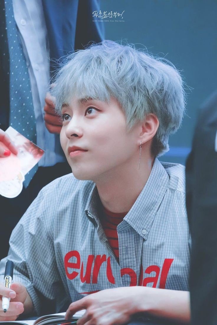 ourmoon6's tweet photo. #HAPPYXIUMINDAY 🎉นะคะ ปีนี้ขึ้นเลข 3 เเล้ว 🙆เเต่ก็ดูเด็กสำหรับพวกเราเสมอนะคะ♀ ดูเเลสุขภาพตัวเองให้มากๆ✊ ขอให้พี่มีฟามฉุกมากๆนะคะ🐳 อยู่กับพวกเราไปตลอดน้าา 💗 https://t.co/hEJCnpfXET