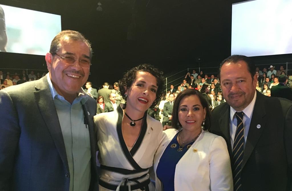 MarisaaOrtizMan's tweet photo. Un gusto saludar en la presentación del #ProgramaDeGobiernoGTO 2018-2024 a los diputados @ArangelHe @Paulo_Banuelos y Ma. Eugenia Leticia Espinosa Rivas https://t.co/HQB4D0lFwx