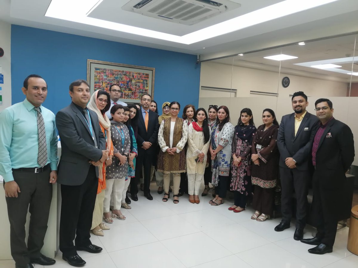 KashfFoundation's tweet image. Talk held at Standard Chartered Bank to discuss women in leadership roles, and the way forward. 

It is time we realize that #equalitymeansbusiness, and women are stepping forth to be the torchbearers for all coming generations. 

#KashfFoundation #SupportYourSisters