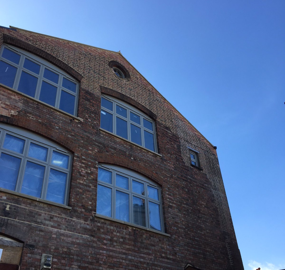 TheHatDistrict's tweet photo. Good sunny 🌞 morning Luton. The new windows at the back of #HatHouse @TheHatDistrict are looking fab. Go to https://t.co/DuUBjAe8FC to find out more about new #creativeworkspace in a beautifully restored old hat factory in the cultural quarter of town. Have a great day! 🎩 https://t.co/LJVsLmtXyd