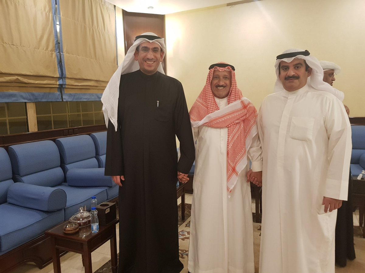 مع قائد المقاومه الكويتيه الشجاع محمد الفجي بوخالد والحبيب يوسف البيدان بالأمس
ولي أسئله
أين نحن من هذا الرجل بعطائه!!
أين نحن  من بطل  قاتل  من أجل  تراب الوطن  ونست  الحكومه  والمجلس  تضحياته
لماذا بعد ذلك نعتب على حكومه ضايعه ومجلس دايخ ؟؟
       #اسقاط_القروض_لليوم_111