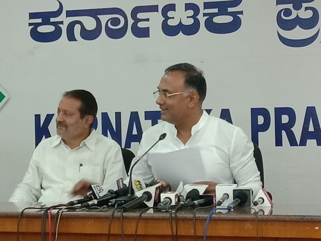 INCKarnataka's tweet photo. ಶೇ.20 ರಷ್ಟು ಕುಟುಂಬಗಳಿಗೆ ವಾರ್ಷಿಕವಾಗಿ ರೂ. 72.000,  ಮಾಸಿಕ 6000 ರೂ. ಹಣ ದೊರೆಯಲಿದ್ದು ಇದರಿಂದ 5 ಕೋಟಿ ಜನರಿಗೆ ಅನುಕೂಲವಾಗಲಿದೆ. https://t.co/hqoDj1RSim