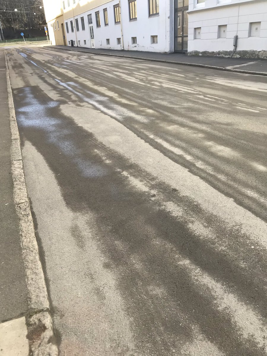 Nysopade gator utan grus, ett sant vårtecken! #gravelroad #springtime