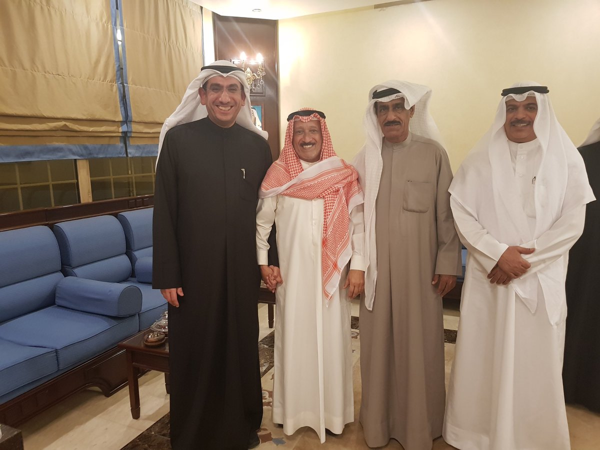 الدول تحترم  تاريخها وتضحي من أجله
وتحترم أبطاله
من  الأساس الذي ليس لديه ماضي لا يفهم
الحاضر ولن يستوعب المستقبل فكيف لا يكتب  أسمه من ماء الذهب
كيف لا يذكر ويدرس أمثاله في المناهج
محمد الفجي الشعب يستقبله لا ممثل من
الحكومه ولا ممثل من المجلس !!
      #اسقاط_القروض_لليوم_111