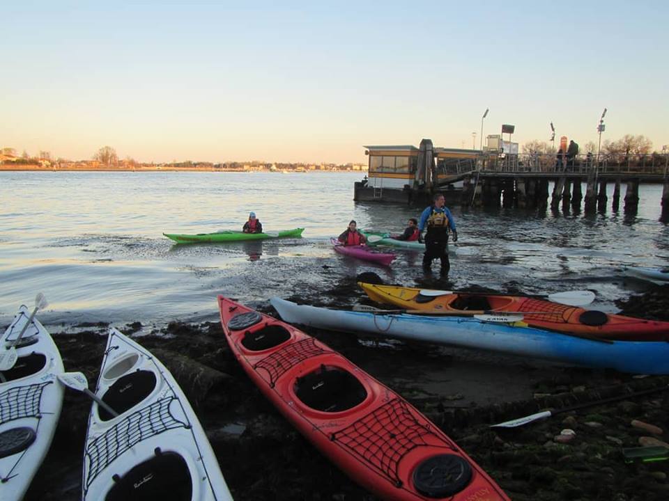 GruppoVeritas's tweet photo. Grande successo per l'evento "Kick Plastic Out!" del 23 marzo 2019 a #Venezia.
Ringraziamo i più di 100 partecipanti intervenuti e 1,6 TONNELLATE di #rifiuti di ogni genere raccolti.
#EnjoyRespectVenice #KeepVeniceClean #VeneziaPulita https://t.co/MFepq5XXDK
