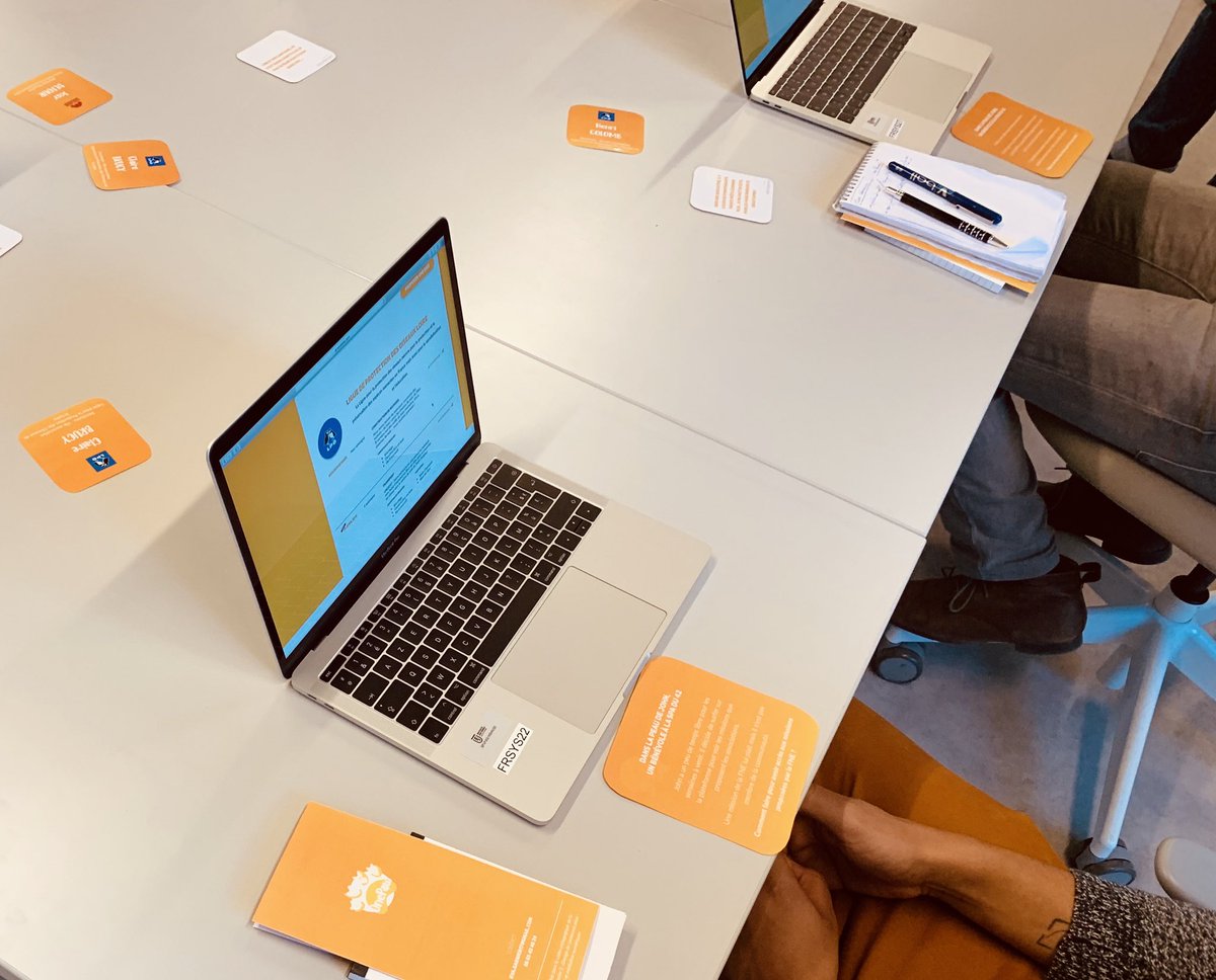 IRAMfactory's tweet photo. On continue la découverte de #OnePaw à travers le prototype d'@EvaGarnier17. Un ordinateur, une mission : chacun se met dans la peau d’une association ou d’un membre pour surfer sur la plateforme. Une présentation plus vraie que nature !

#Exposition @Iramedias @TelecomStE https://t.co/DVzXHaZmXm