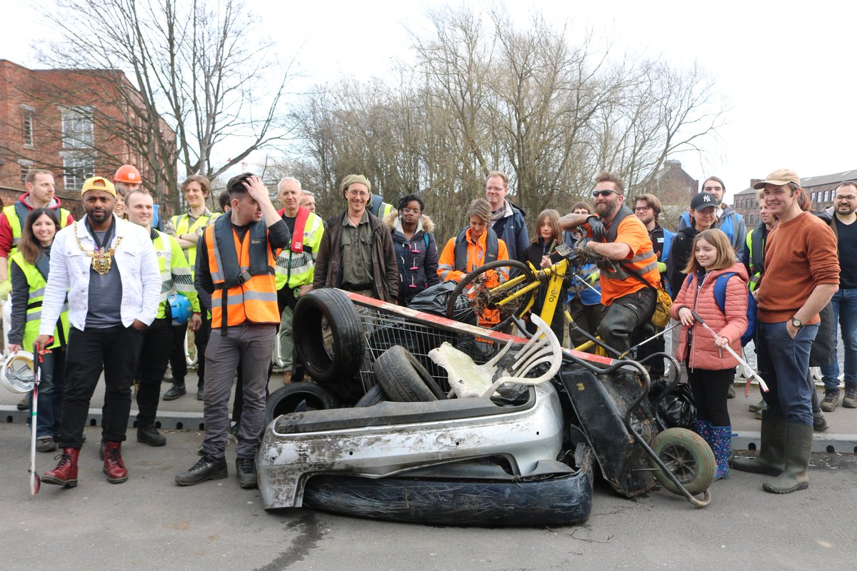 Great to see <a href="/SHUCanoe/">SHU Canoe</a> &amp; Sheffield City Kayak Club join forces this weekend for their Big Clean!

They were even featured on the The One Show last night... take a look from 21 mins ⬇️ #ClearAccessClearWaters

bbc.co.uk/iplayer/episod…