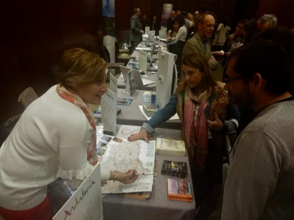 CiudadesMedias's tweet photo. Imágenes de la tarde-noche de ayer durante la promoción de #Antequera en primera sesión de las Jornadas Profesionales "Andalucía en primavera" celebradas en #MadridNorte Hotel @Eurostars #MadridTower @ATQaTuCorazon @viveandalucia @vivecostadelsol @CiudadesAVE @andalucianet https://t.co/VrsvOSIK3R