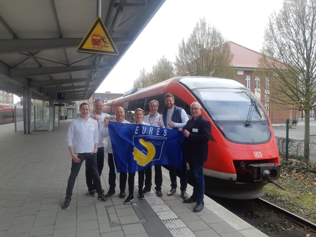 Kedeng, kedeng oe,oe...kilometers spoor glijden onder ons door. 🚂Stap vandaag in de trein van Enschede naar, Coesfeld en Münster en laat je informeren over wonen en werken in Europa! #EURES is reeds aan boord!