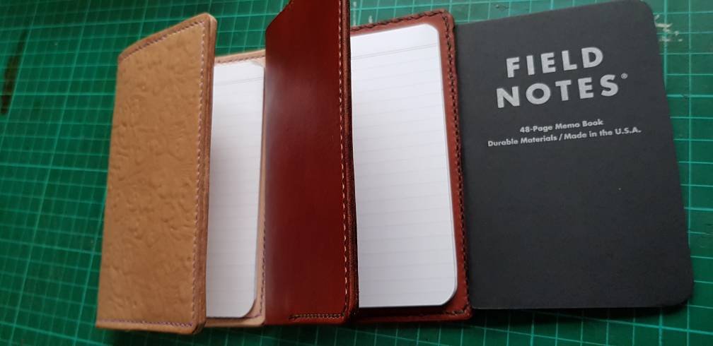 SandraPoppys1's tweet photo. Pocket size Notebook Cover, Moleskine Cahier, Hand stitched pocket sized notebook cover for Field Notes, Refillable journal cover https://t.co/is3oG41B1o #Minimalistwallet #Leathertoolroll #journalcovers #FieldnotesCover https://t.co/LRU2jAIHuz