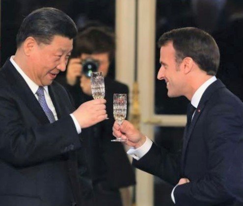 RadioLCF's tweet photo. #Chineexpress Le président Xi donne un excellent signal de la force des échanges entre la Chine et l'Europe #eurochine #XiVisit https://t.co/pvNhxSVYbD https://t.co/spEMNTjm7K