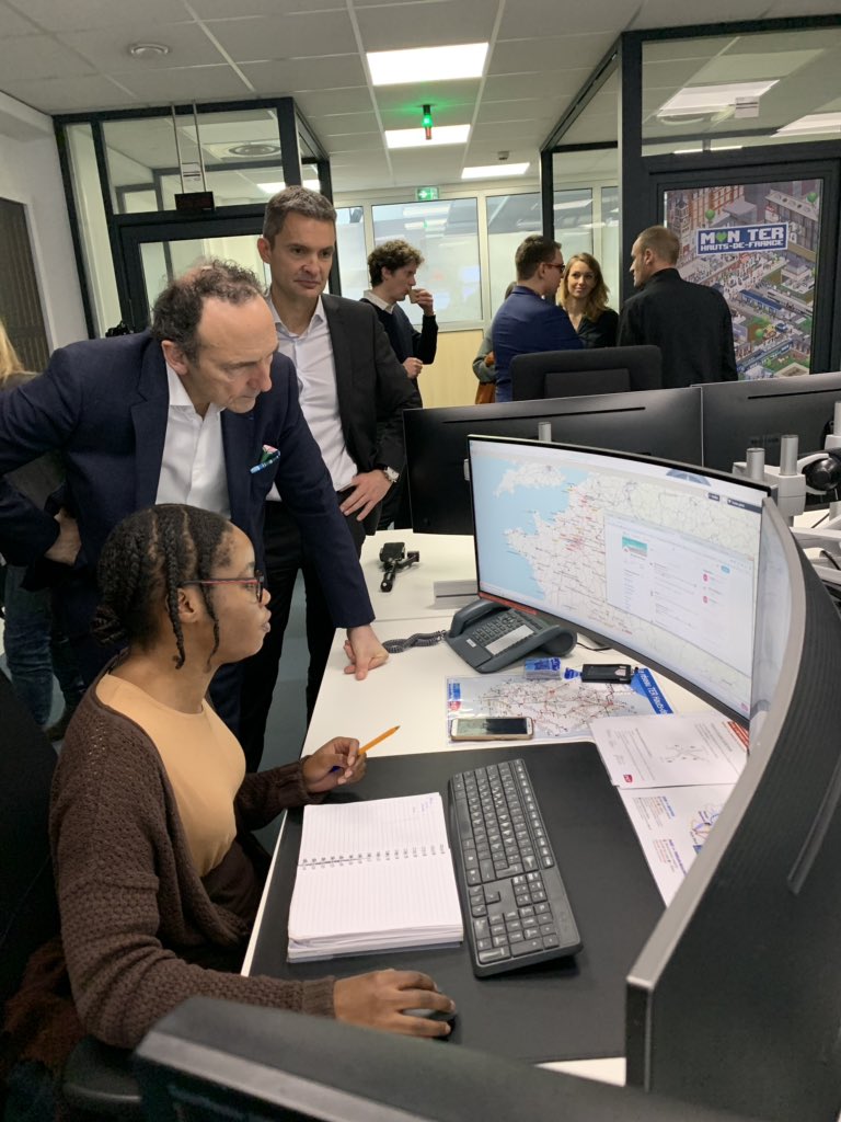 marianneminard's tweet photo. Le fil Twitter TER Hauts de France @TERHDF, un des plus suivis de France, est au cœur du COP de Lille. Pour Frank Lacroix DG #TER #SNCF , l’information voyageurs et le dialogue avec nos clients est une de nos priorités. https://t.co/7yg9943rZU