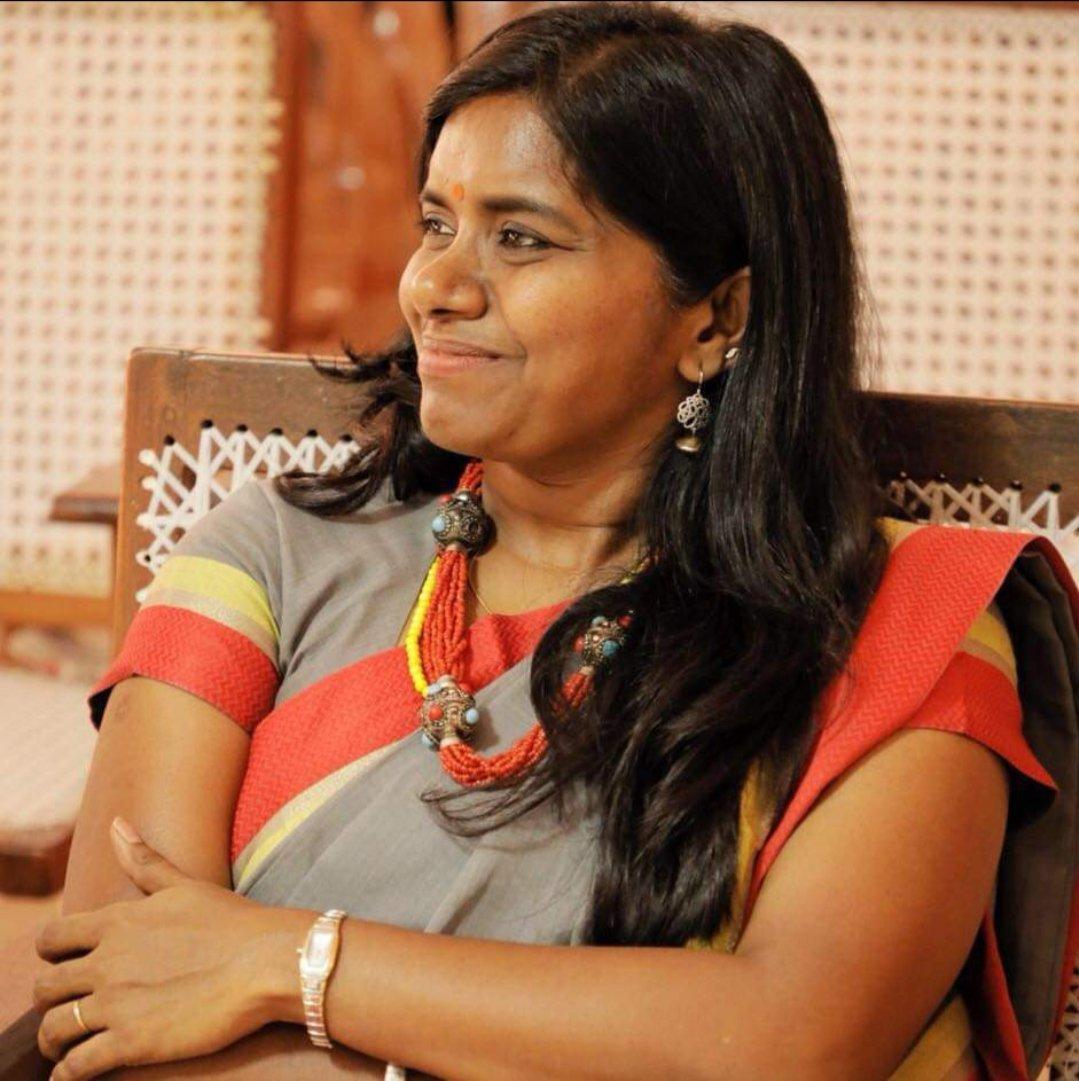 weluvcoimbatore's tweet photo. பொள்ளாச்சி தொகுதியில் ஆர்.மூகாம்பிகை மக்கள் நீதி மய்யத்தின் வேட்பாளராக நிறுத்தப்பட்டுள்ளார், பெண்களுக்கான சமூக செயற்பாட்டாளரான இவர் தான் பொள்ளாச்சி பாலியல் சம்பவத்தை முதன் முதலாக வெளிச்சத்துக்கு கொண்டு வந்தார், இவர் பொள்ளாச்சியில் விவசாயம் செய்து வருகிறார்🔦

#MakkalNeedhiMaiam https://t.co/xva3Ea40xO