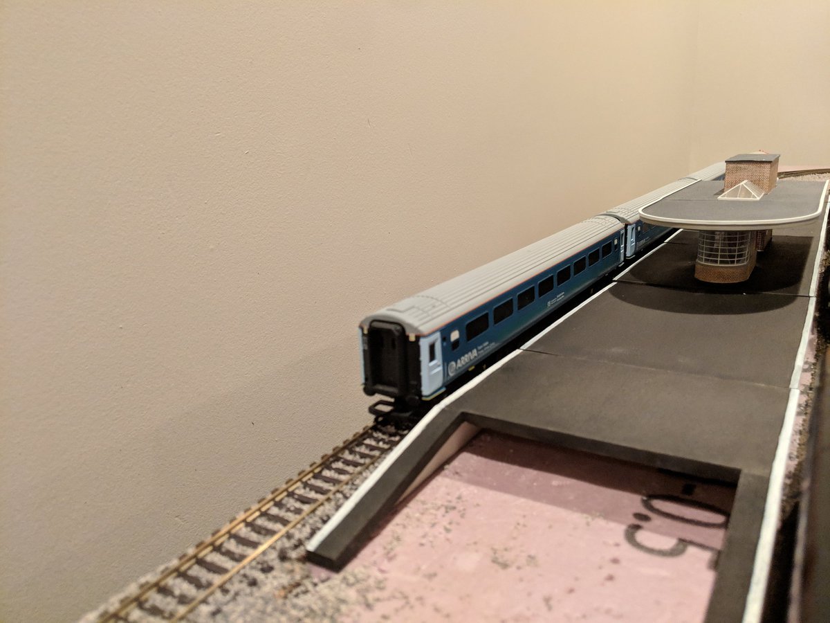 Giffield's tweet image. Just got new platforms and station building from @HattonsModels and added them to the layout. I still need to be leveled out but they're looking pretty good.