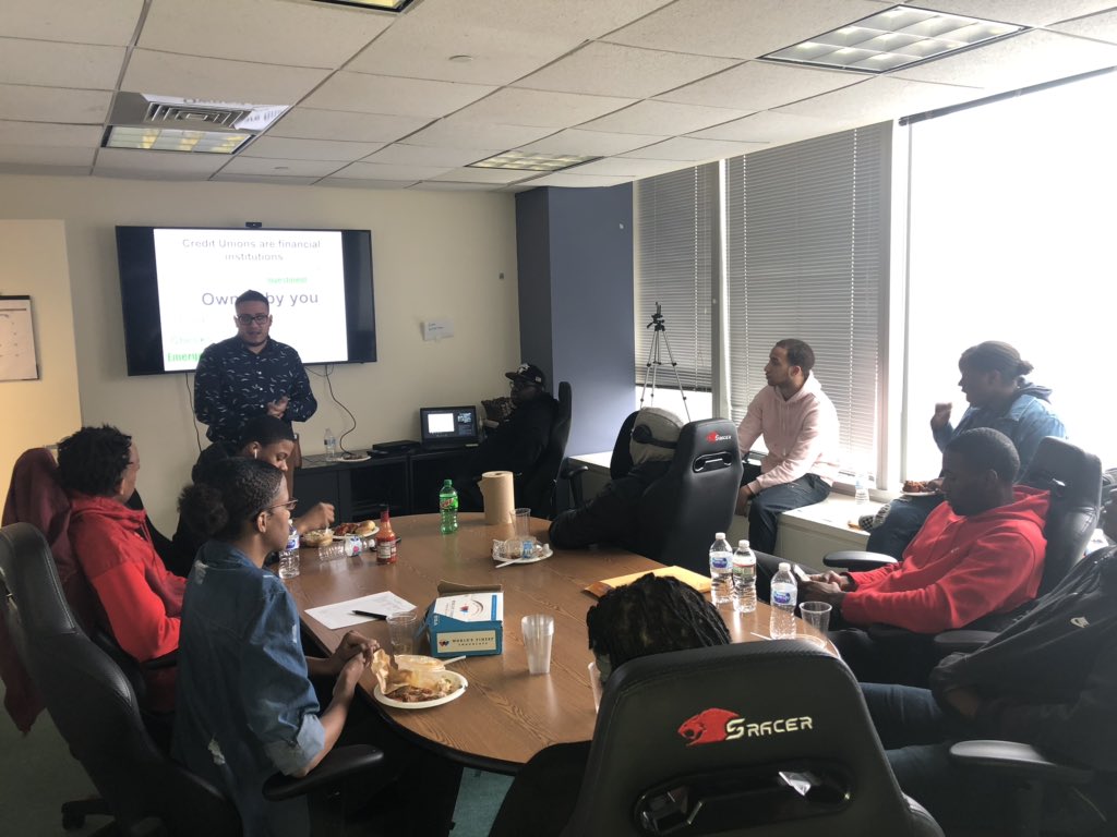 EmanuelBJones's tweet photo. Last night, Joel from @LESPFCU shared #Financialliteracy tips with our wonderful mentees. @NYCID https://t.co/OrAOGR8Rbb