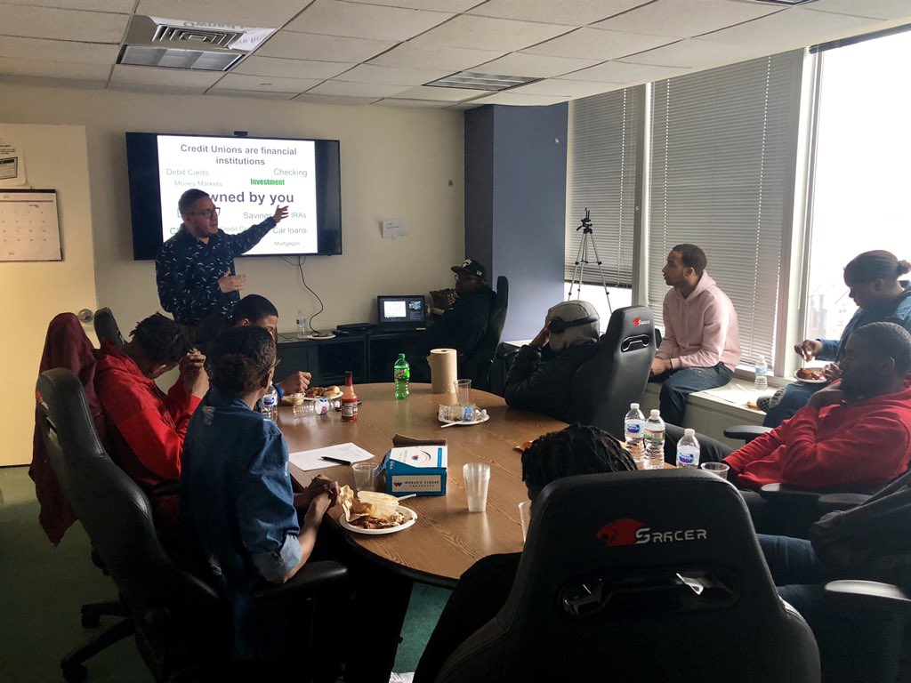 EmanuelBJones's tweet photo. Last night, Joel from @LESPFCU shared #Financialliteracy tips with our wonderful mentees. @NYCID https://t.co/OrAOGR8Rbb