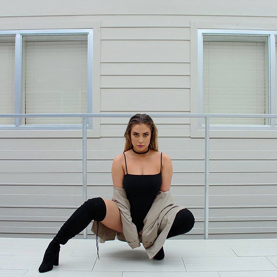 londonrag_uk's tweet photo. Britney Black Over The Knee Boots.
Shop for boots on a discounted rate. Hurry only till the last cold wind blows!

#londonrag #londonragofficial #boots #winter #clearancesale #thighboot #longsleeve #blackboot #black #branding #brand https://t.co/IJbh7ScSD6