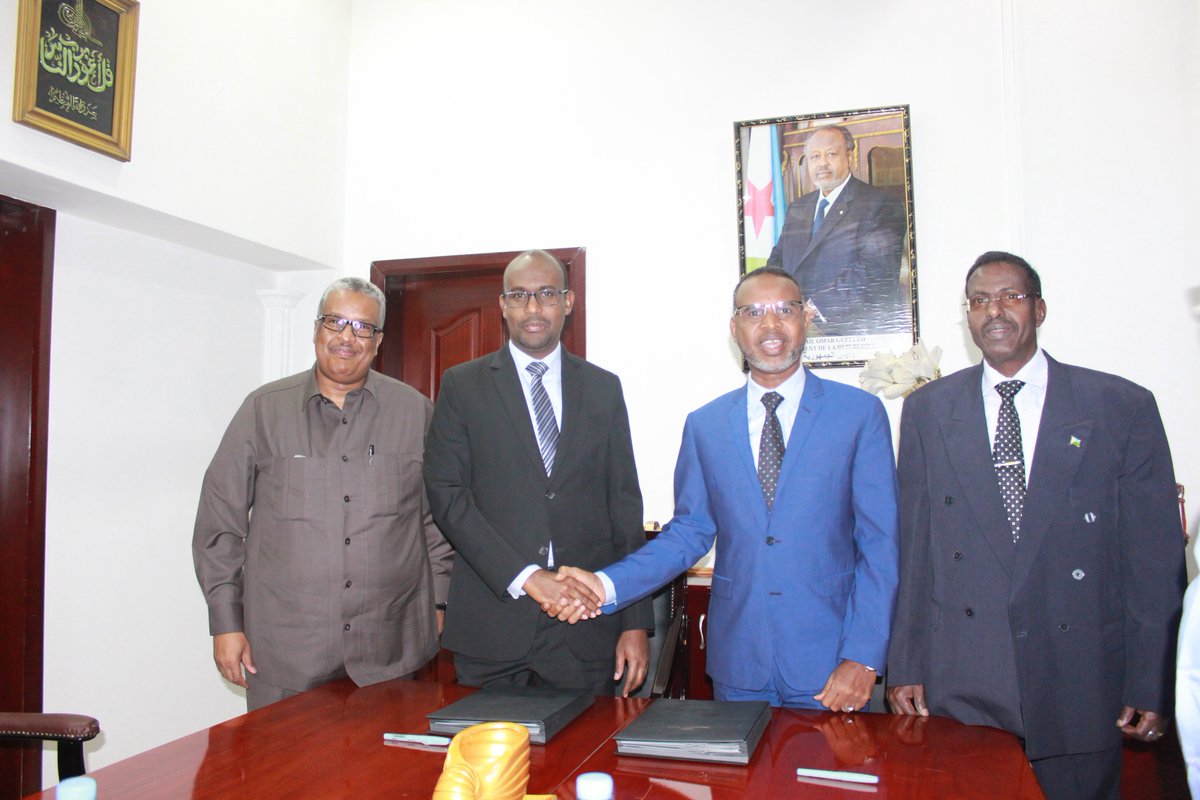 M_C_P_T's tweet photo. Djibouti/Somaliland

Quand les télécoms et services postaux consolident les liens de fraternité https://t.co/A5Hj9dDriQ