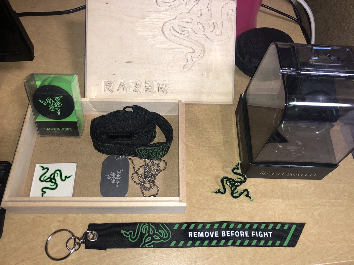 FpWqCG0TeHqz36k's tweet photo. 飾ってたやつ入れてみました 
#RazerJP
 #Razer 
#Tsukumo_eX 
#Yasei_kemo 
#T_kenki 
#hatsumememe 
 #teru9232 
#senaka_admin 
#RaMuu0_0 
 #neon__tetra https://t.co/NeV5Yyu0Ol