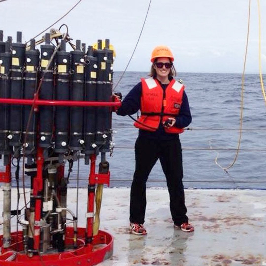 UCSDnews's tweet photo. @UCSanDiego alumna Dominique Barnes is taking on the shrimping industry—the most consumed seafood on the planet, and among the most damaging. Her company, @NewWaveFoods, has created a shrimp alternative made from algae. #lookdeeperUCSD #ucsd @Scripps_Ocean https://t.co/TozxgrKNuu