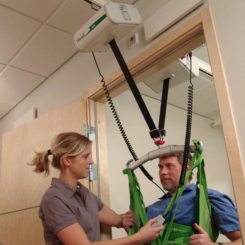 BakareBeds's tweet image. Our overhead hoists enable patient transfer in homes, hospices or nursing homes. They can be discretely fitted to almost all types of construction including false ceilings with minimal disruption. bakare.co.uk/ceiling-track-…