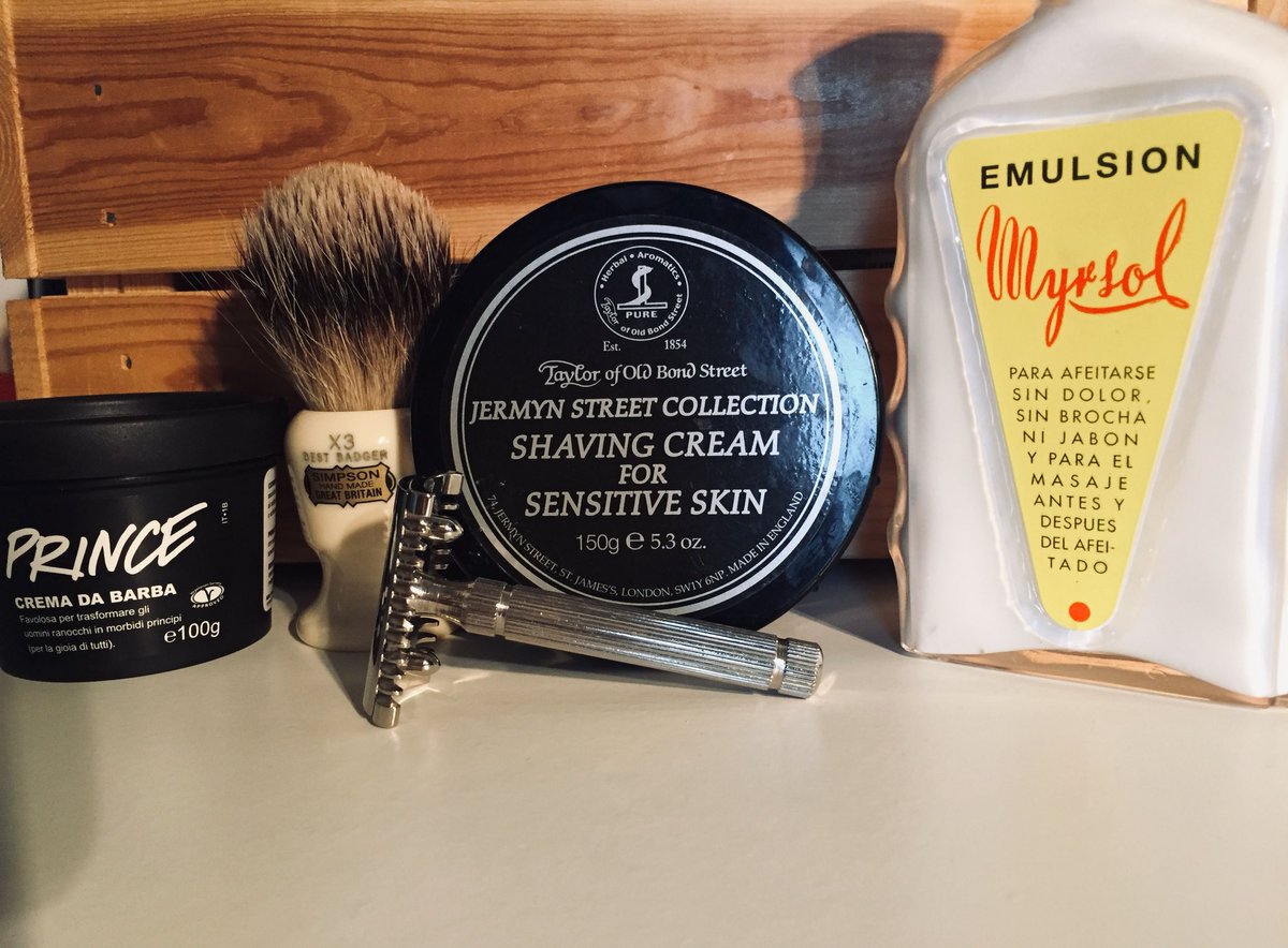 riky_76's tweet photo. Classy shave. #sotd #WetShaving #lush #simpsonX3 #fatip #tobs #jermyn #personna #myrsol https://t.co/AwbSJLqI6u