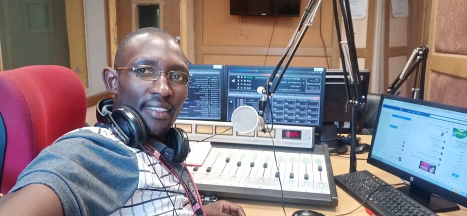 GukenaFMKenya's tweet photo. Dose dose ya rwimbo rweeega-rwimbo top-ukihustle! 
#NikuhustlenaGitahiwaNguyo #Tuesfreshmanenos @nguyo_simon https://t.co/2oBeb6FELN