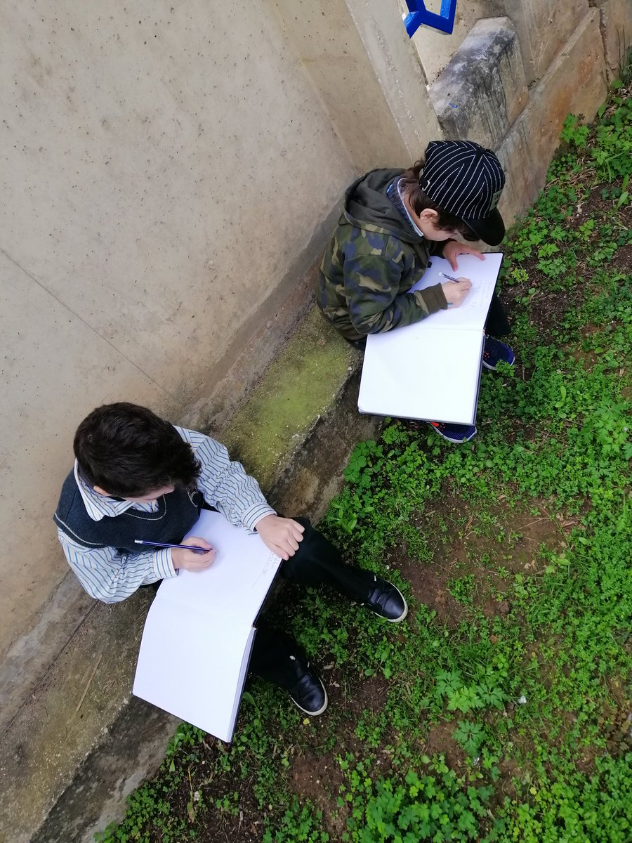 As a direct response to the complexity of our environment, G3 learners are creating nature close-up sketches outdoors! #sharingtheplanet #natural_resources #g3 #artsession @Hhhsinfo @rasha_hd @dina_jradi