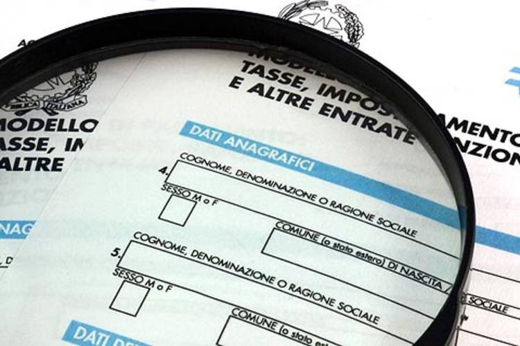 Le piccole e medie imprese del turismo, alle prese con fatturazione elettronica, scontrino digitale, revisore dei conti obbligatorio, etc. sono in attesa di capire se le leggi dello Stato valgono anche per Airbnb e i suoi 400.000 host, che da due anni se ne fanno beffe.

<a href="/GDF/">Guardia di Finanza</a>