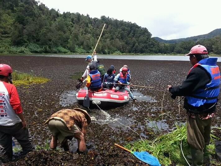 Bergerak bersama BPBD bersihkan Telaga Pengilon