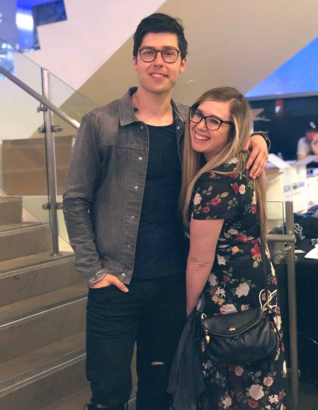 LovesFearless's tweet photo. finally got to see and hug @adamhambrick super cool watching him make a name for himself as well as being an incredible songwriter 💕 #fromtwittertoreallife https://t.co/H4cBzyHjEF
