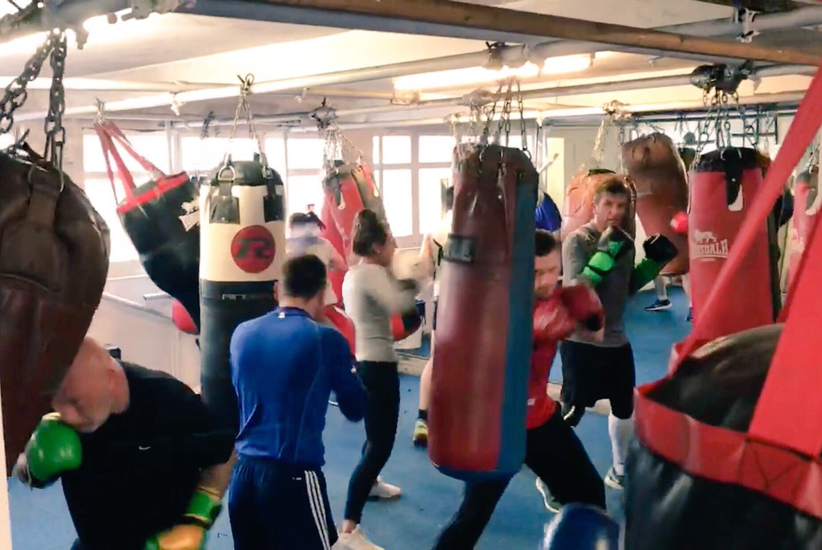 holyroodboxing's tweet photo. Day off ? ..or Open Diary?
To Get You #FIT and in #SHAPE feeling #GREAT Faster by #Training in the #Mornings
The 930am #BOXFAST Class
121 Pad Work / Bag Punching / Skipping Ropes / Abdominals... with proper Boxing Instruction
(non contact fitness / skills) https://t.co/O47tdaghwZ