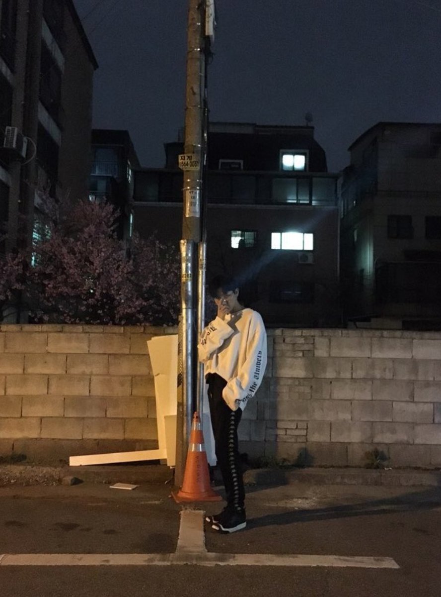 Hyungwon___x's tweet photo. ただただ 彼 氏 感 ． https://t.co/TJPkLm6JDG