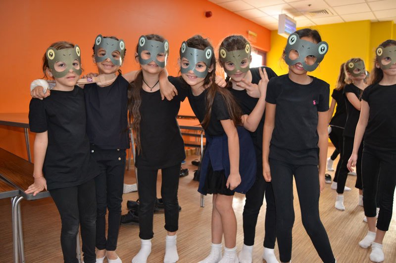 GreenfieldIntS's tweet photo. Performance Day! KG1 - Grade 3 students are raising the issue of the ecological importance of saving the rainforests in the musical adoption of "The Great Kapok Tree" book.
#behappybegcs #taaleemdxb #inspiringyoungminds #wearegcs #mygcs #gcsperforms #musical https://t.co/OF3JJZhqIE
