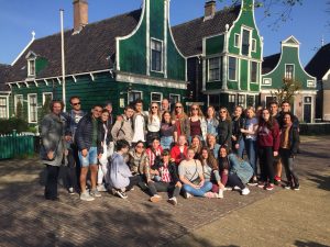 truebaikastetxe's tweet photo. Los proyectos de intercambio con países de la Comunidad Europea nos permiten viajar y favorecer la inmersión lingüística de nuestro alumnado y conocer el entorno europeo 
https://t.co/gr1p8QctgM https://t.co/v1Q5AsHSUM