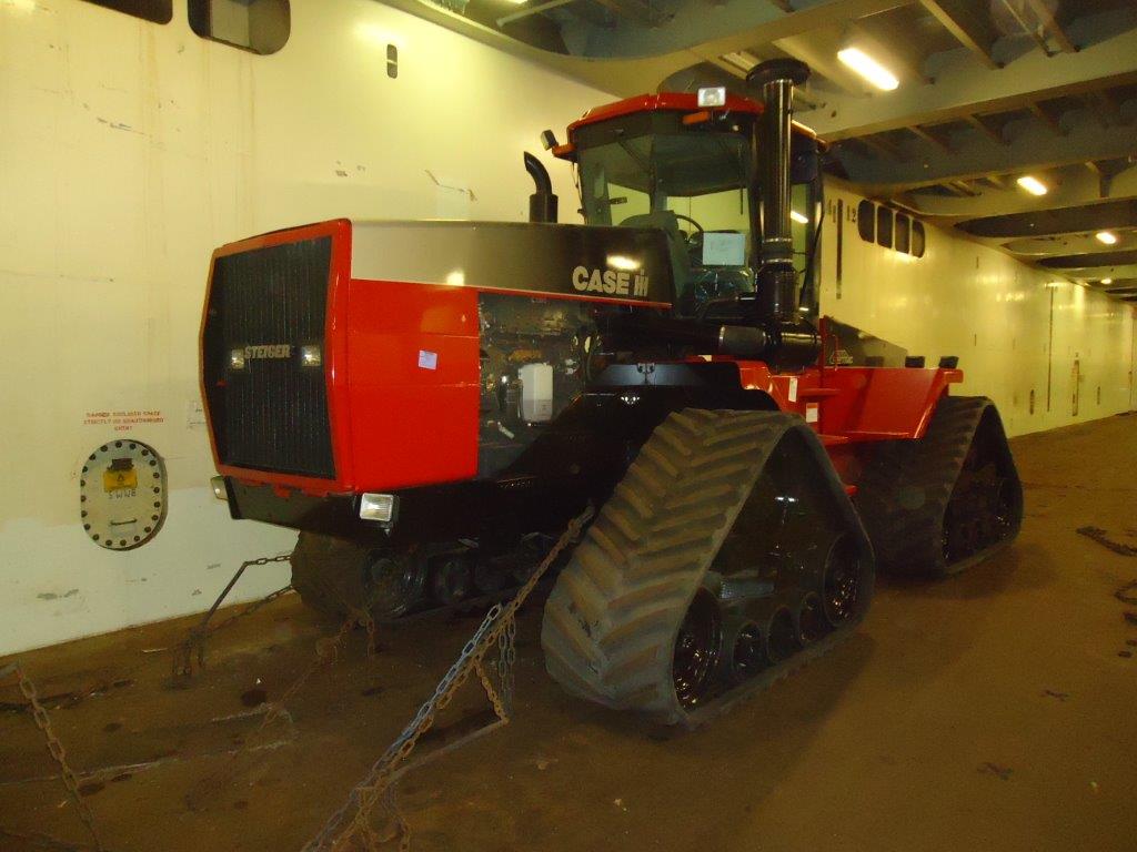 PeteHoRsEMcCann's tweet photo. Time to say goodbye to my pride and joy, she's going home to be put on display at the Case IH Fargo factory. She's travelled across the world to Australia, completed some 17,000 hours of hard, dusty labor and is now in retirement. https://t.co/uDru4WBoEz