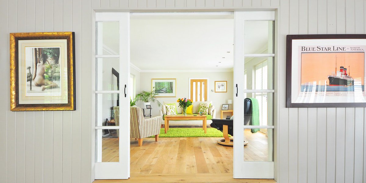 Home Selling Tips - Make the best first impression &amp; spruce up your #hallway 🚪

Whether it's a fresh slick of paint or a quick declutter, make the entrance to your home a warm and inviting place to impress potential #buyers. 

#Property #HouseHunting #Declutter #Decorate