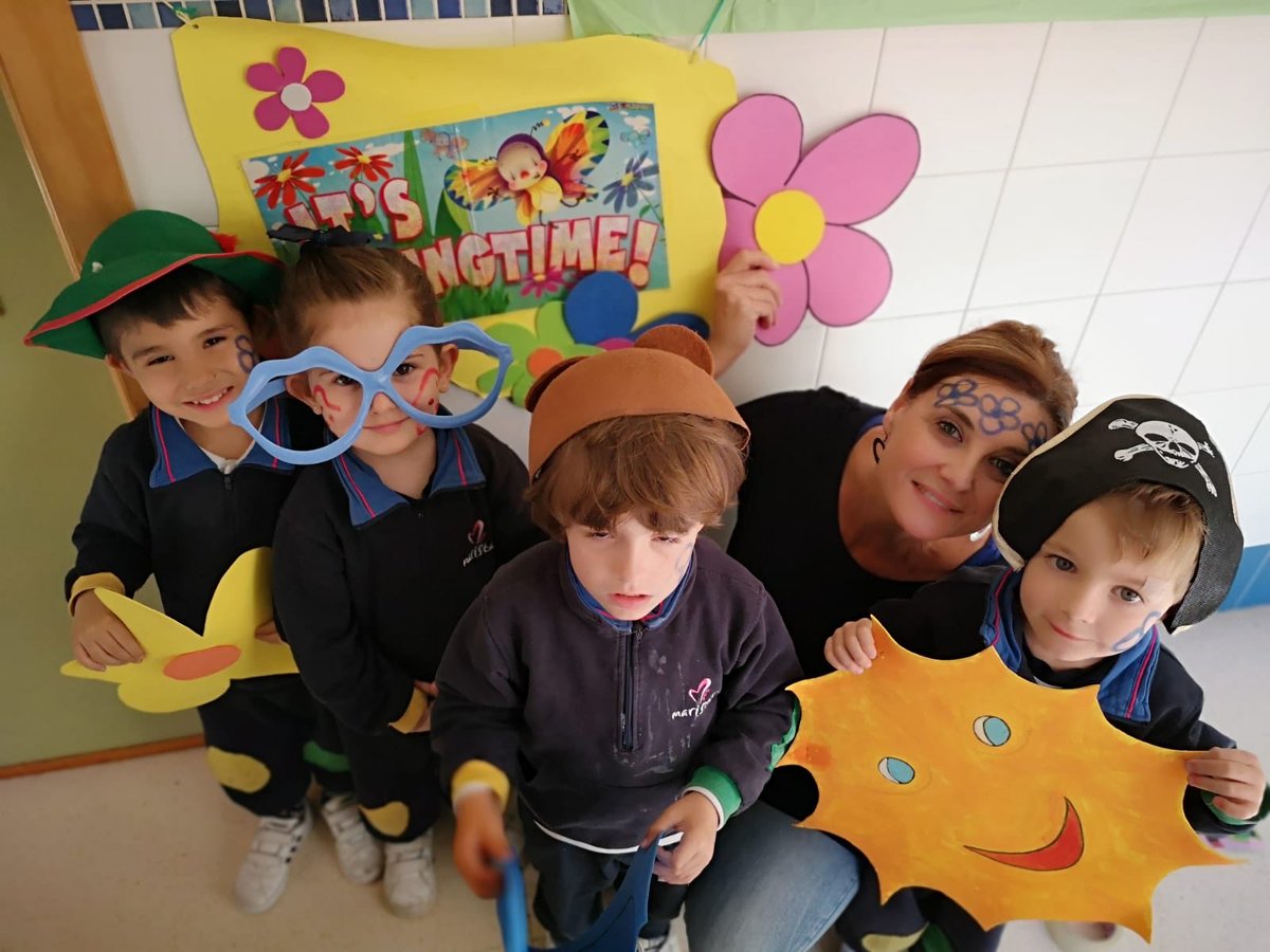 maristasevilla's tweet photo. #infantilmaristassevilla celebra la llegada de la primavera con una fiesta de disfraces y un photocall ¡Bienvenida primavera! #maristas #masqueaulas #cambia #changechance https://t.co/53ej5BbPfr